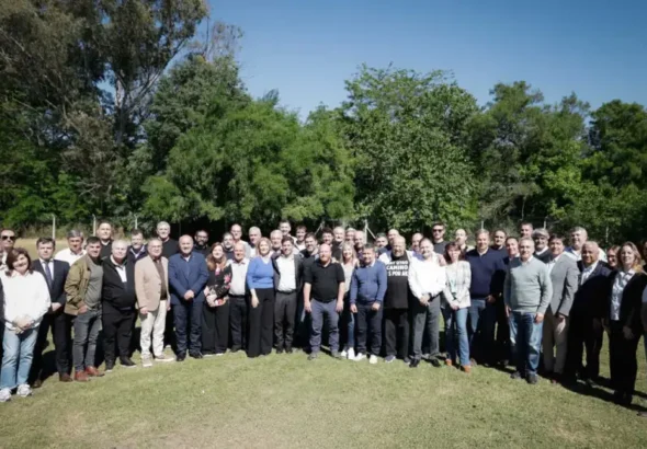 kicillof-con-los-intendentes-20251031-2129689